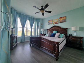 Stunning 2-Bedroom plus Den Condo in Greenlinks Resort
